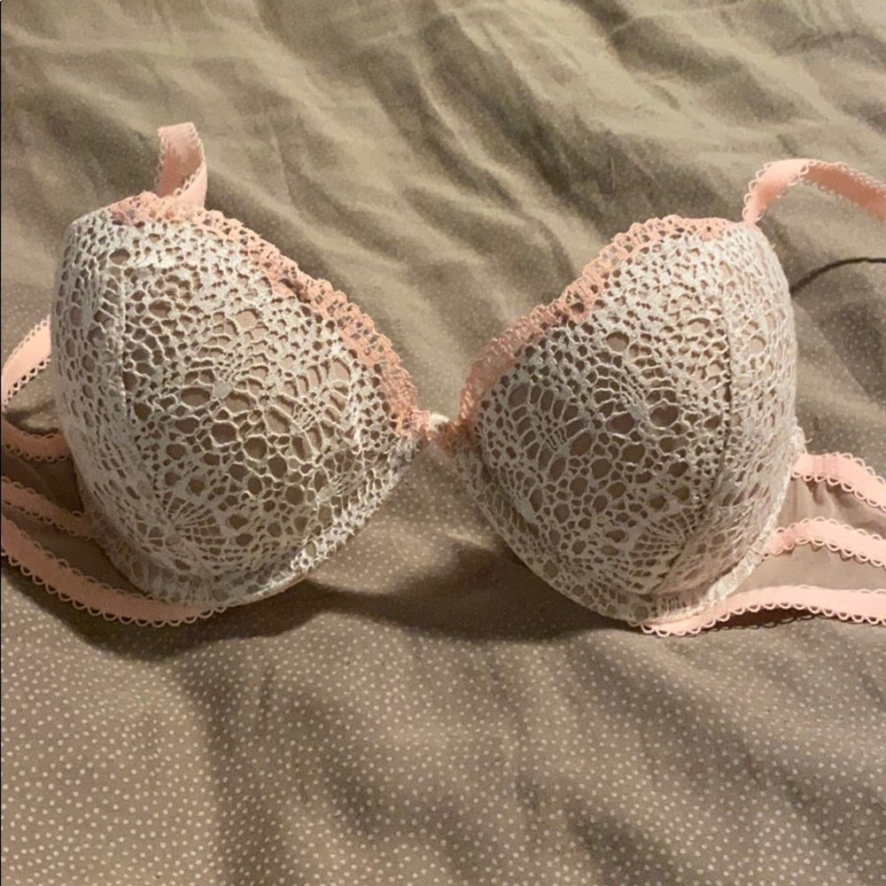32C Victoria Secret bra